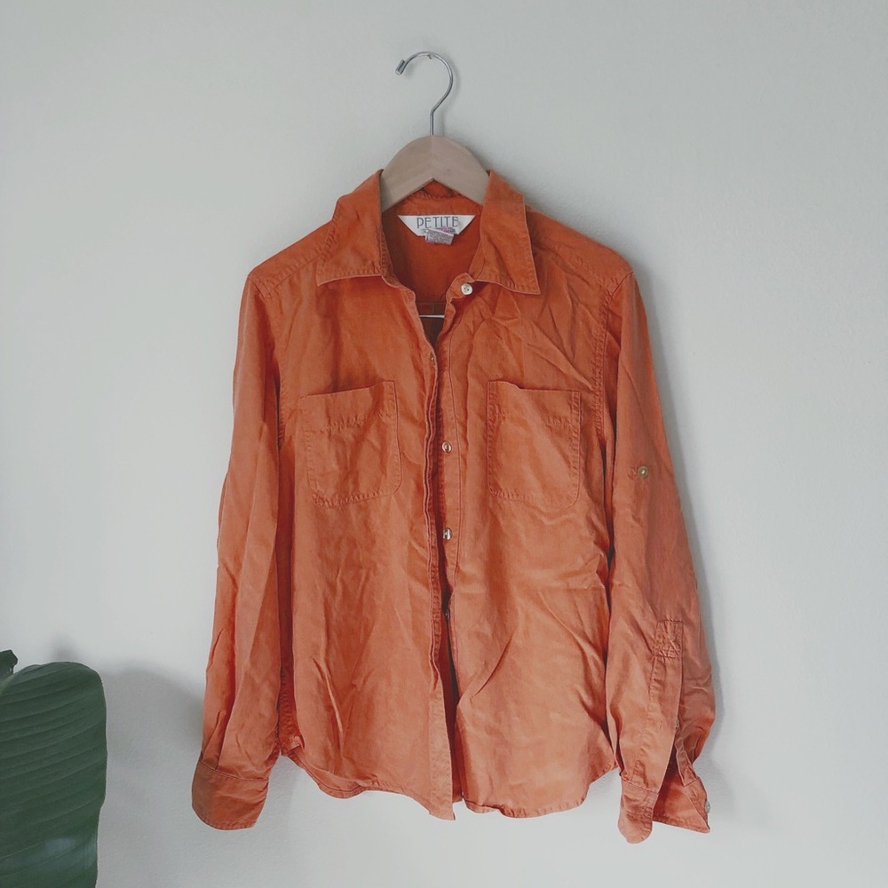 VINTAGE Peachy/orange button down shirt.